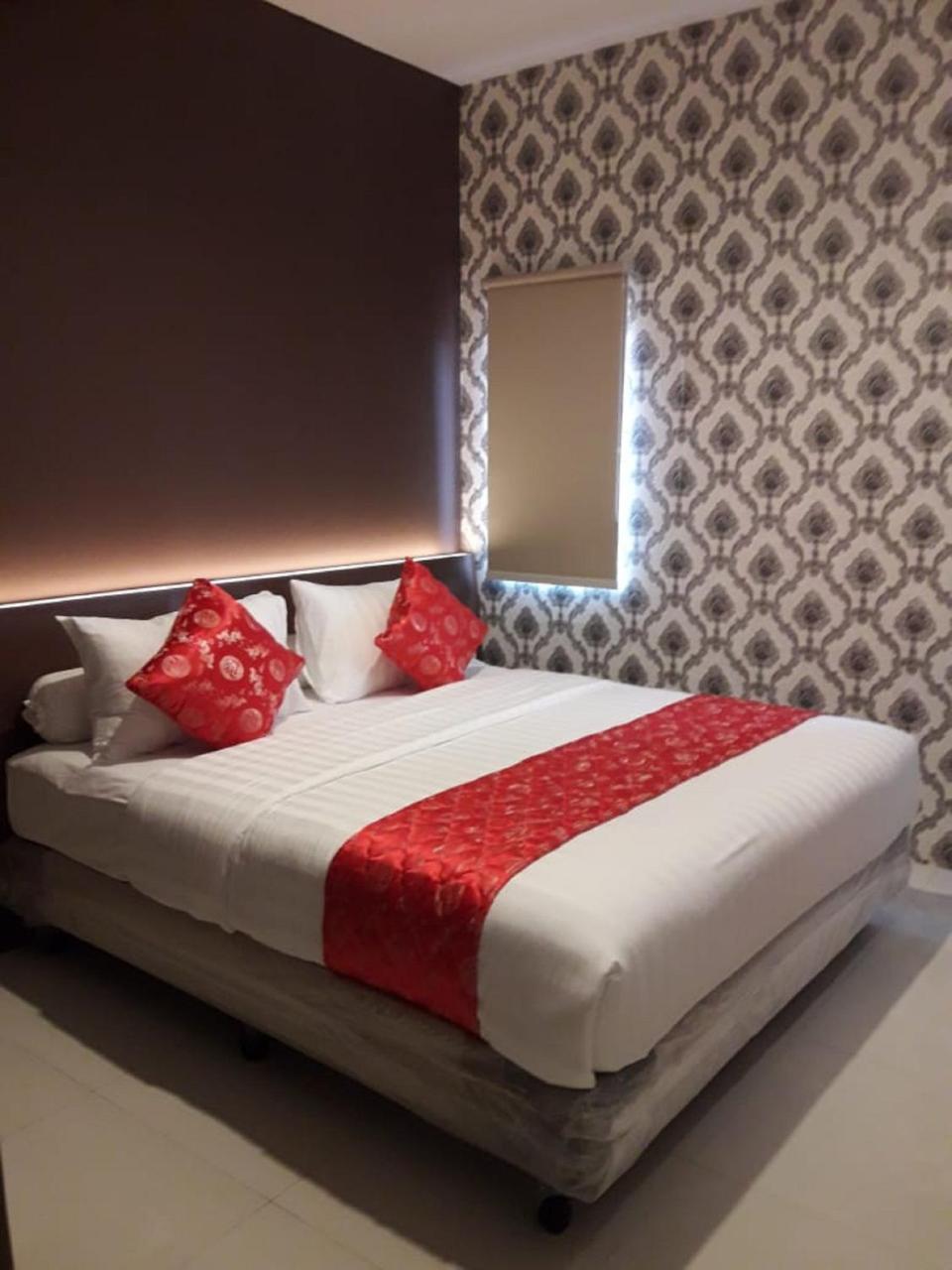 Fortune Front One Hotel Kendari Eksteriør bilde