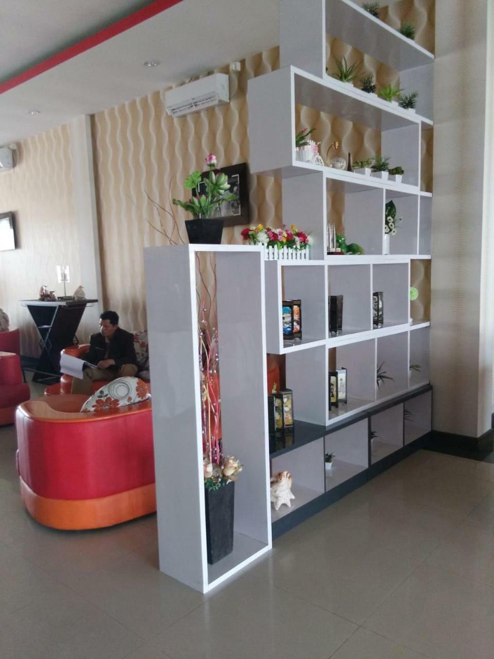 Fortune Front One Hotel Kendari Eksteriør bilde