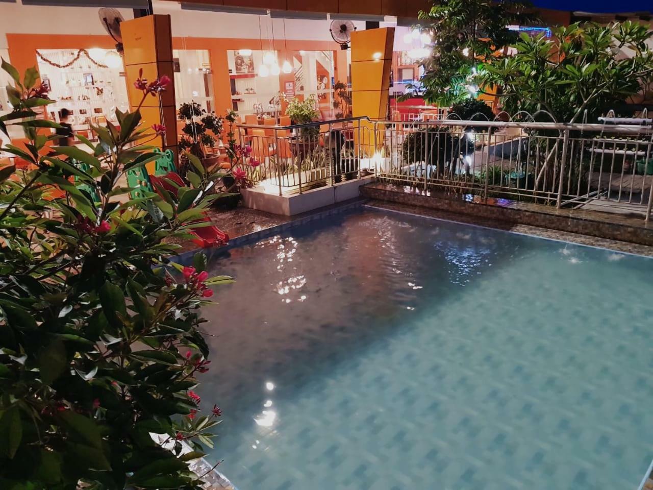 Fortune Front One Hotel Kendari Eksteriør bilde