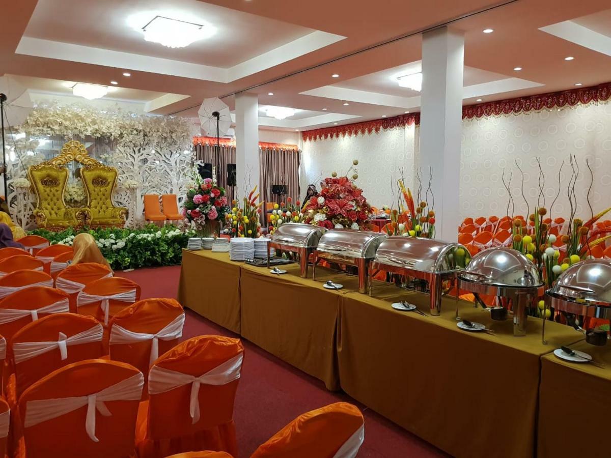 Fortune Front One Hotel Kendari Eksteriør bilde