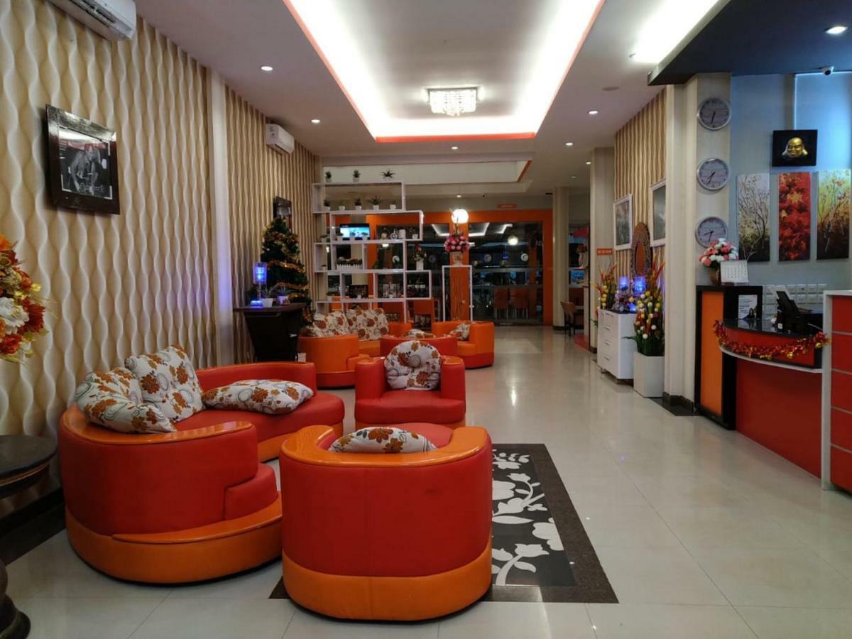 Fortune Front One Hotel Kendari Eksteriør bilde