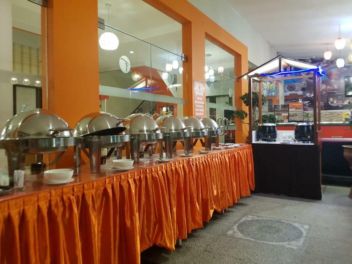 Fortune Front One Hotel Kendari Eksteriør bilde