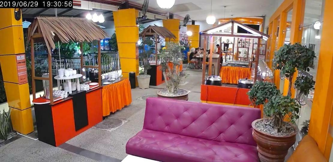 Fortune Front One Hotel Kendari Eksteriør bilde