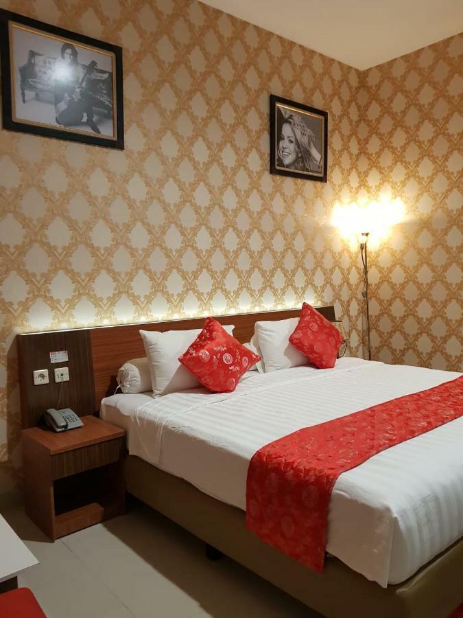 Fortune Front One Hotel Kendari Eksteriør bilde