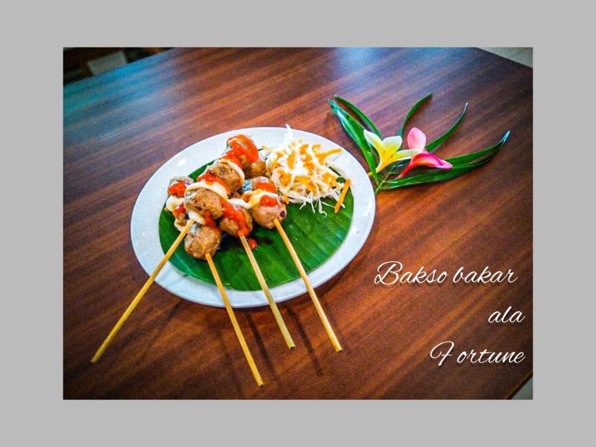 Fortune Front One Hotel Kendari Eksteriør bilde